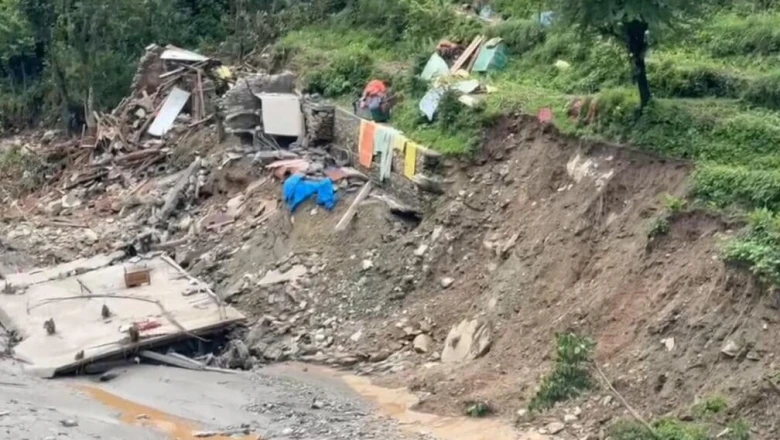 हिमाचल की सराज घाटी में कयामत की वो रात: 500 घर तबाह, 1000 करोड़ का नुकसान और अपनों की तलाश में भटकते लोग