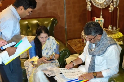 कर्नाटक की गारंटी योजनाओं का लाभ पाने के लिए वोटर आईडी जरूरी, सीएम डीके शिवकुमार ने दिया स्पष्ट संकेत