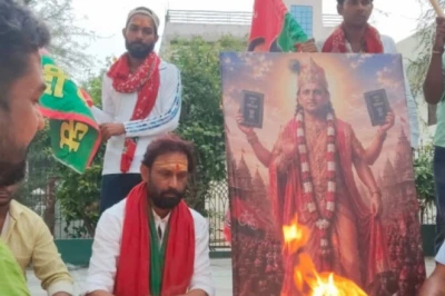 वाराणसी में कृष्ण अवतार में दिखे अखिलेश यादव, जन्मदिन पर हवन और वेद मंत्रों के साथ विशेष अनुष्ठान