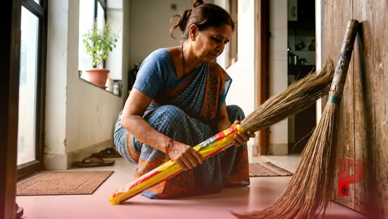झाड़ू बदलते समय ध्यान रखें ये खास वास्तु नियम, घर में बनी रहेगी बरकत