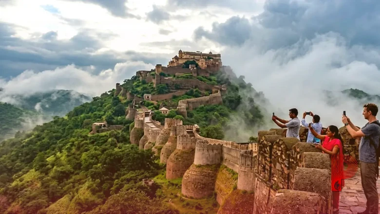मानसून में बादलों की जन्नत बन जाता है कुंभलगढ़ किला, सोशल मीडिया पर वायरल हुई मेवाड़ की शान