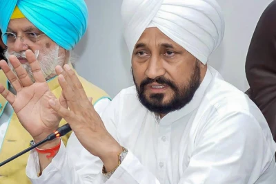 पंजाब कांग्रेस में संगठन बदलाव से नाराज हुए चरणजीत सिंह चन्नी, समर्थकों के साथ बुलाई बैठक