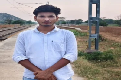 अलवर में टला बड़ा रेल हादसा: ट्रैक पर बाइक छोड़ भागा युवक, मरूधर एक्सप्रेस के चालक ने इमरजेंसी ब्रेक लगाकर बचाई जान
