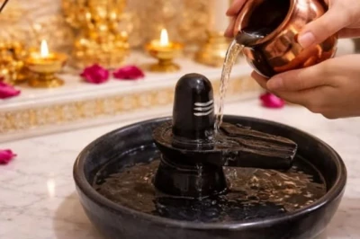 शिवलिंग पर जलाभिषेक के बाद बचे हुए जल का क्या करें? भूलकर भी न करें ये बड़ी गलती