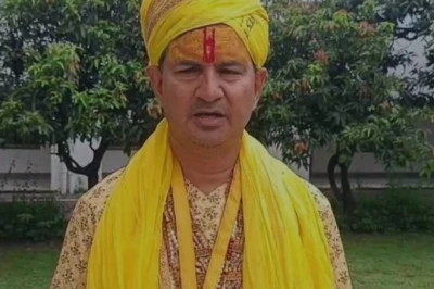 अखिलेश यादव को भगवान विष्णु के अवतार में दिखाने पर बवाल, संतों में फैला भारी रोष
