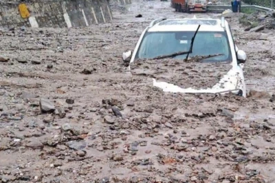 हिमाचल प्रदेश में मॉनसून की आक्रामक दस्तक: तीन दिनों में 11 लोगों की मौत, 60 सड़कें बंद और कई जिलों में भारी तबाही