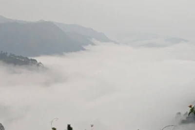 मानसून में जन्नत बनीं नैनीताल की वादियां: बादलों की चादर ओढ़े पहाड़ों का ऐसा नजारा, जिसे देख आप भी हो जाएंगे मंत्रमुग्ध