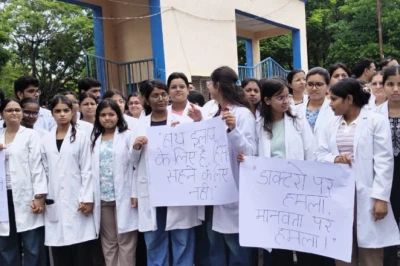 सागर: बुंदेलखंड मेडिकल कॉलेज में महिला डॉक्टर से छेड़छाड़, भाजपा नेता पर FIR के बाद शांत हुआ हंगामा