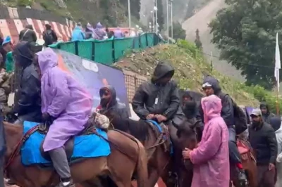 अमरनाथ यात्रा: खराब मौसम के बावजूद बाबा बर्फानी के भक्तों का उत्साह कायम, बालटाल से रवाना हुआ तीर्थयात्रियों का जत्था