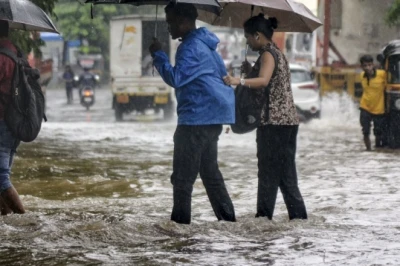 मुंबई में मौसम का मिजाज सख्त, IMD ने जारी किया भारी बारिश का रेड अलर्ट