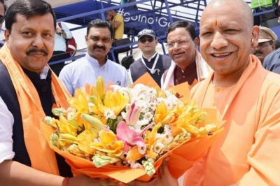 यूपी पहुंचे बीजेपी राष्ट्रीय अध्यक्ष नितिन नवीन, मुख्यमंत्री योगी आदित्यनाथ ने किया भव्य स्वागत; मिशन 2027 पर महामंथन शुरू