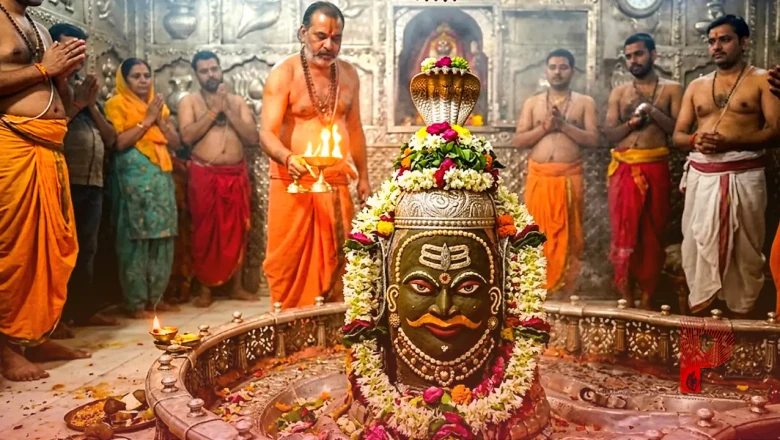 उज्जैन के महाकालेश्वर मंदिर में दिव्य भस्म आरती संपन्न: बाबा महाकाल के भव्य श्रृंगार ने मोह लिया श्रद्धालुओं का मन