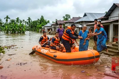 देशभर में मानसून का रौद्र रूप: कहीं बाढ़ तो कहीं भूस्खलन से थमा जनजीवन, देखें 10 वीडियो