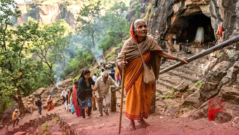 मध्य प्रदेश का मिनी अमरनाथ: 4 किलोमीटर की ट्रैकिंग और 400 सीढ़ियों के बाद गुफा में मिलते हैं बाबा के दर्शन