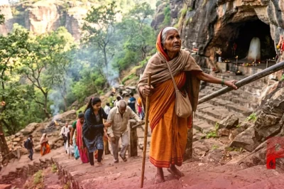 मध्य प्रदेश का मिनी अमरनाथ: 4 किलोमीटर की ट्रैकिंग और 400 सीढ़ियों के बाद गुफा में मिलते हैं बाबा के दर्शन