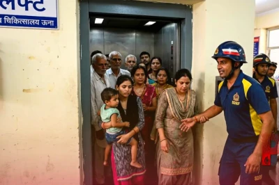 ऊना के अस्पताल में बड़ा हादसा टला: खराब लिफ्ट में 5 घंटे तक फंसे रहे 11 लोग, मची अफरा-तफरी