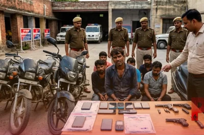 नोएडा: बाइक और मोबाइल उड़ाने वाले गिरोह का भंडाफोड़, 8 गिरफ्तार, अवैध हथियार बरामद