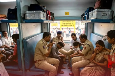 हैदराबाद: पत्नी के सामने पति और उसकी प्रेमिका ने ट्रेन में खाया जहर, मचा हड़कंप