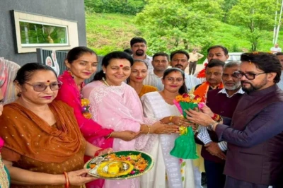 हमीरपुर में अनुराग ठाकुर ने अपने समर्थकों को दी नसीहत, मुख्यमंत्री पद के नारों पर जताई कड़ी आपत्ति