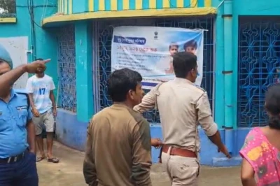 पश्चिम बंगाल: अन्नपूर्णा भंडार योजना का लाभ न मिलने पर भड़के ग्रामीण, पंचायत प्रधान को बनाया निशाना