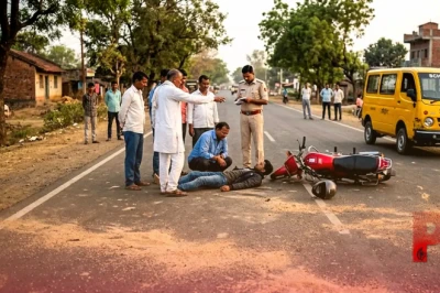 सीहोर: सड़क पर बिखरी रेत बनी मौत का कारण, बाइक और स्कूल वैन की भिड़ंत में युवक ने तोड़ा दम