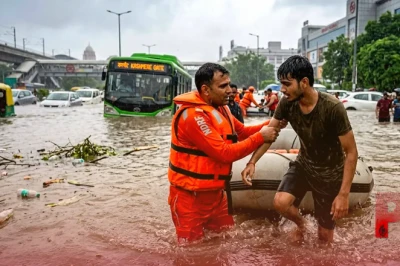 देश के 18 राज्यों में मानसून का रौद्र रूप, दिल्ली समेत कई इलाकों के लिए भारी बारिश का अलर्ट जारी