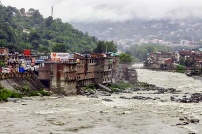 हिमाचल प्रदेश में मॉनसून का तांडव: 15 जुलाई तक भारी बारिश का अलर्ट, कुल्लू में एक की मौत