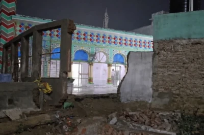 बुलंदशहर: मूसलाधार बारिश ने बरपाया कहर, मस्जिद की दीवार गिरने से तीन लोगों की दर्दनाक मौत
