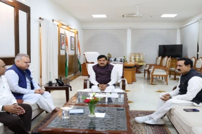 दतिया उपचुनाव में नरोत्तम मिश्रा का टिकट कटने से भाजपा में भारी घमासान, क्या रूठे नेता को मना पाएगी पार्टी?