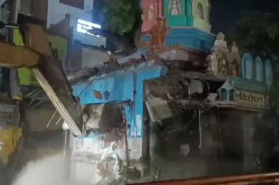 यूपी के चंदौली में जीटी रोड चौड़ीकरण के दौरान बड़ा हादसा, मंदिर का मलबा गिरने से एक मजदूर की मौत, दूसरा घायल