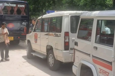 ग्रेटर नोएडा: गौतमबुद्धनगर कलेक्ट्रेट में डीएम कार्यालय को बम से उड़ाने की धमकी, पुलिस और बम निरोधक दस्ते ने चलाया सर्च ऑपरेशन