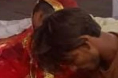 कौशांबी में मुख्यमंत्री सामूहिक विवाह योजना में फर्जीवाड़ा, दूल्हा नदारद रहने पर पड़ोसी को बिठाया मंडप में