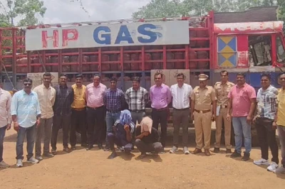 18 हजार रुपये की बकाया रकम के लिए 21 लाख का ट्रक और सिलेंडर लेकर फरार हुआ ड्राइवर, पुलिस ने किया भंडाफोड़