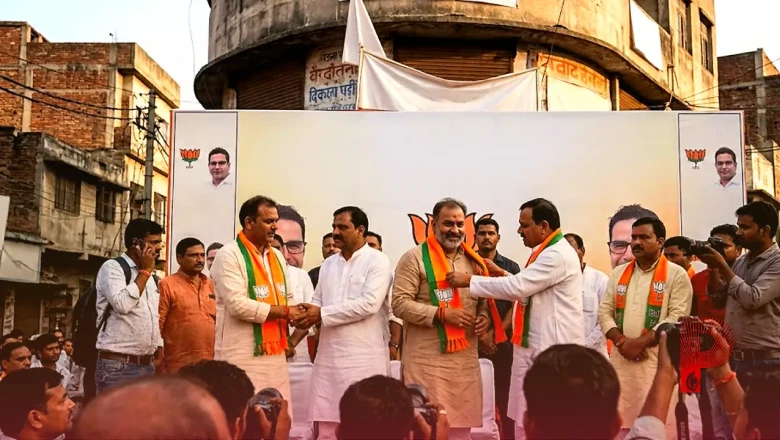 पटना में प्रशांत किशोर के खिलाफ पोस्टर वॉर, जन सुराज के कई बड़े नेताओं ने थामा BJP का दामन