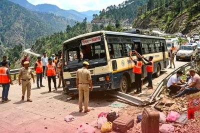 हिमाचल प्रदेश बस हादसा: रामपुर में HRTC बस पलटने से 2 की मौत और 22 घायल, सवारियों ने खोले कई बड़े राज