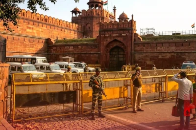 दिल्ली का लाल किला एक महीने के लिए आम पर्यटकों के लिए हुआ बंद, जानिए क्या है बड़ी वजह
