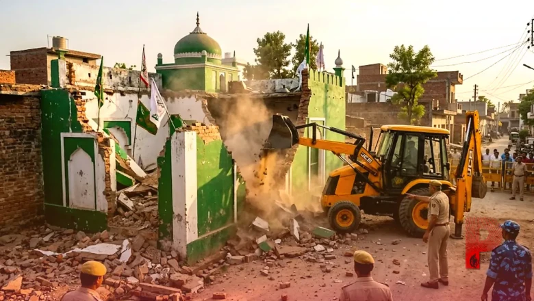 संभल में अवैध अतिक्रमण पर फिर गरजा प्रशासन का बुलडोजर, सरकारी जमीन पर बने इमामबाड़े और मजार को किया जमींदोज