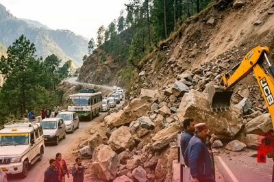 चंबा में भारी भूस्खलन: लाहड़ू-तुनूहट्टी मार्ग पर गिरीं विशाल चट्टानें, घंटों के इंतजार के बाद बहाल हुआ यातायात