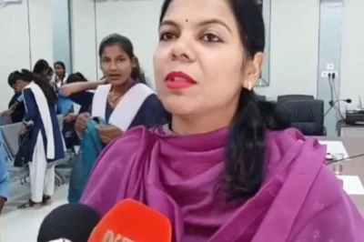 वैशाली: प्रशासनिक व्यस्तताओं के बीच डीएम वर्षा सिंह बनीं 'कलेक्टर दीदी', सरकारी स्कूल के छात्रों को पढ़ाकर संवार रही हैं भविष्य