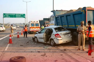वर्धा और अमरोहा में भीषण सड़क हादसे, समृद्धि एक्सप्रेसवे पर कार और ट्रक की टक्कर में 5 की मौत