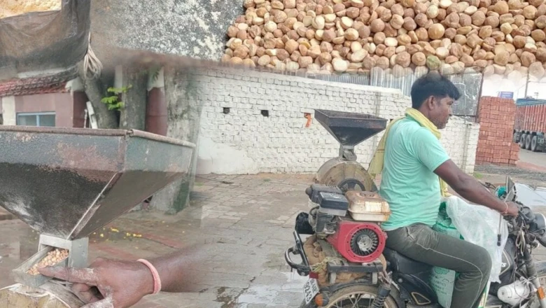 कोडरमा के पिंटू की अनोखी पहल: मोटरसाइकिल पर शुरू की मिनी चक्की, ₹30000 के निवेश से कर रहे हैं शानदार कमाई