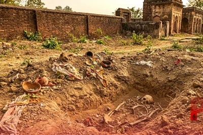 बिलासपुर: मुक्तिधाम में लावारिस शवों का अपमान, महज 2 फीट गहरी कब्र से बाहर आए अवशेष