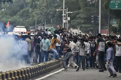 दिल्ली संसद मार्च हिंसा: पुलिस जांच के दायरे में आए कई WhatsApp ग्रुप, 118 जवान घायल