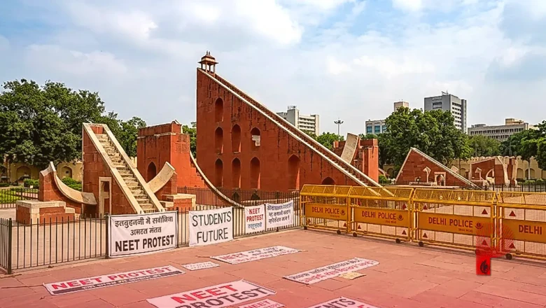 जंतर-मंतर पर जारी नीट विवाद: दिल्ली विश्वविद्यालय ने कहा, छात्रों का भविष्य प्राथमिकता