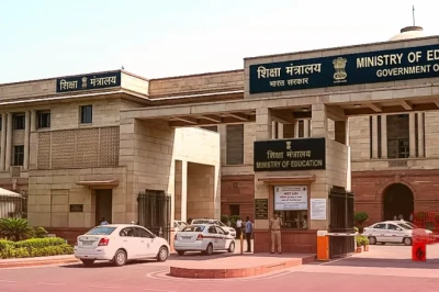 NEET पेपर लीक विवाद के बीच बड़ा प्रशासनिक बदलाव, शिक्षा सचिव विनीत जोशी हटाए गए