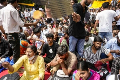 NEET पेपर लीक: जंतर-मंतर पर प्रदर्शन करने वाले छात्रों पर नरमी के मूड में केंद्र, मुआवजे पर भी विचार
