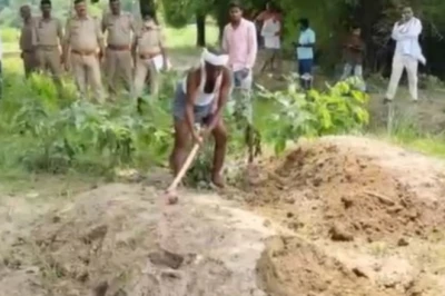 अम्बेडकरनगर में कब्र खोदकर निकाला गया महिला का शव, बेटे ने पिता पर लगाए सनसनीखेज आरोप