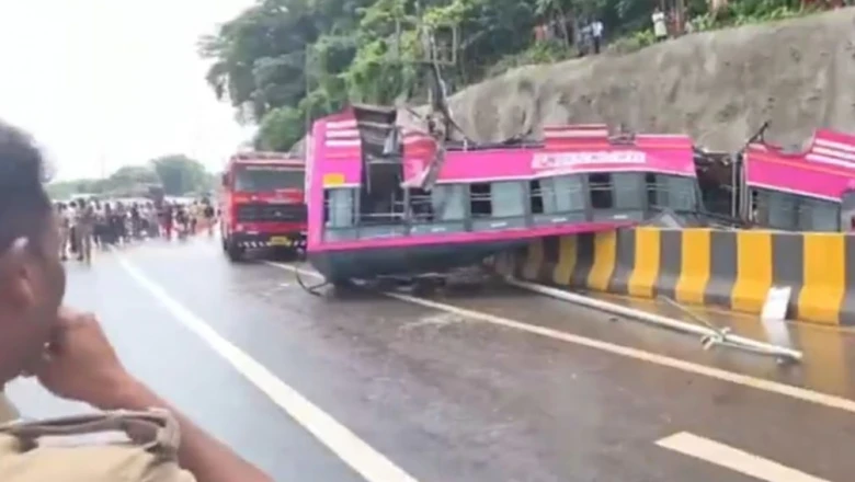 केरल के कुट्टीपुरम में भीषण बस हादसा, डिवाइडर से टकराकर पलटी गाड़ी, एक यात्री की मौत और 26 घायल