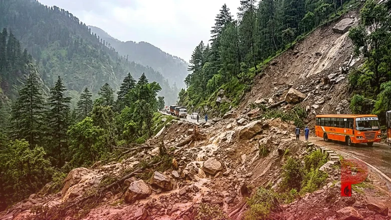 हिमाचल प्रदेश में अगले 4 दिन भारी बारिश का ऑरेंज अलर्ट, भूस्खलन से 135 सड़कें ठप