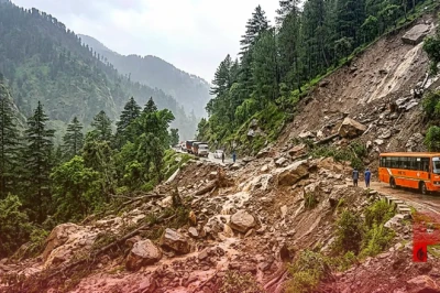 हिमाचल प्रदेश में अगले 4 दिन भारी बारिश का ऑरेंज अलर्ट, भूस्खलन से 135 सड़कें ठप